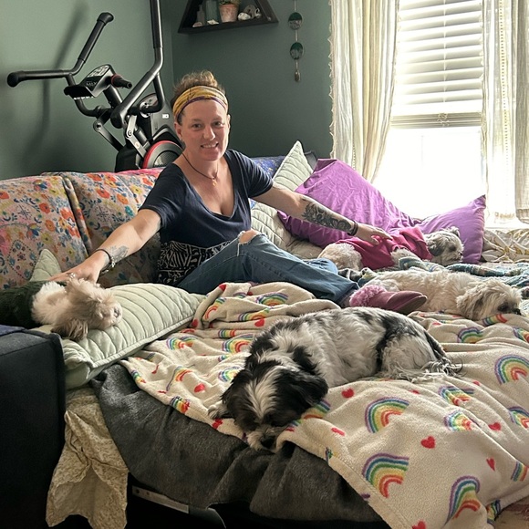 Meet your Posher, Kayla - Picture 1 of 3